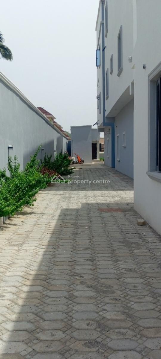 Luxury 3-bedroom Apartment With1-room Chalet., Guzape District, Abuja, Flat / Apartment for Sale