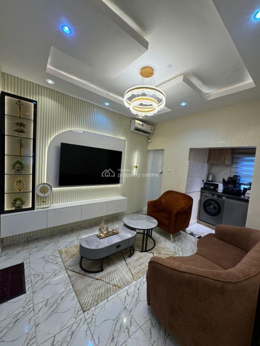 1 Bedroom, Yaba, Lagos, Mini Flat (room and Parlour) Short Let