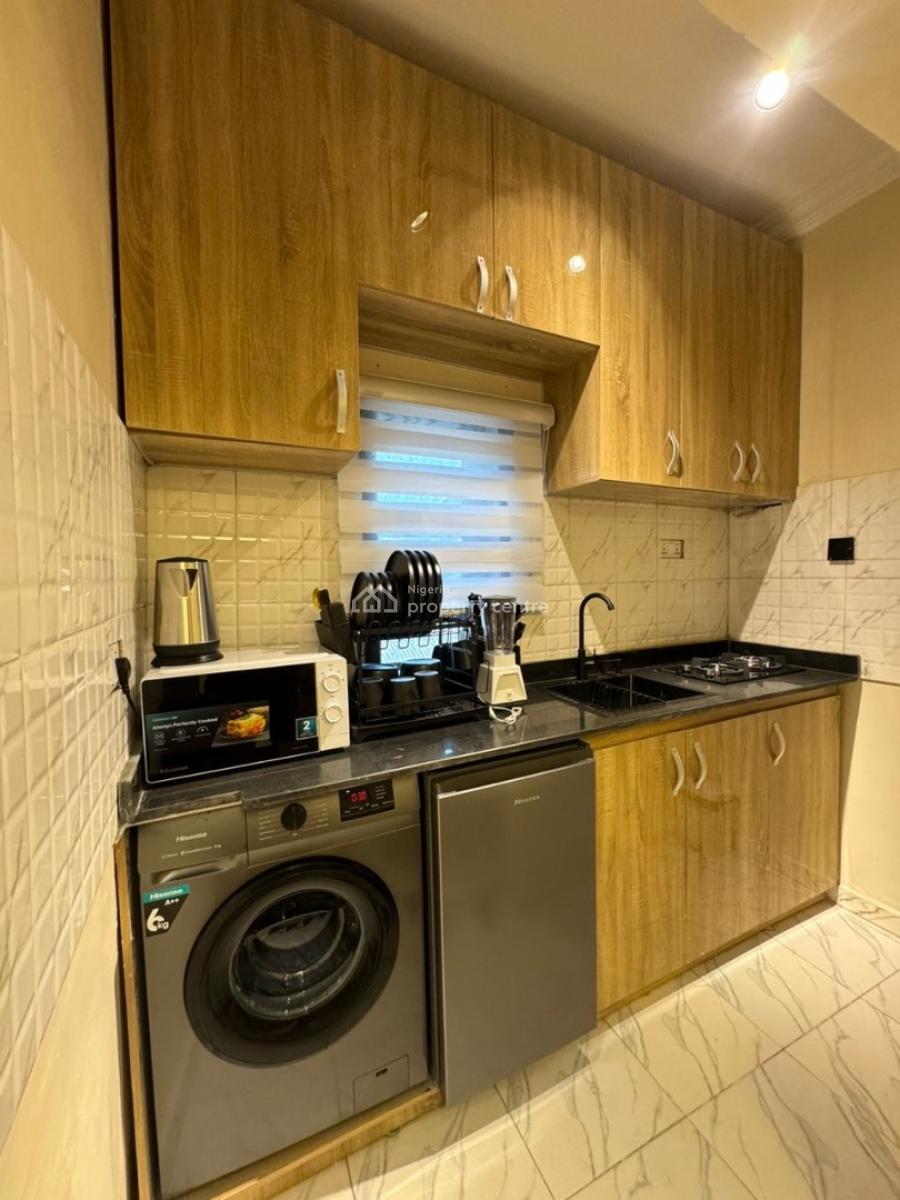 1 Bedroom, Yaba, Lagos, Mini Flat (room and Parlour) Short Let