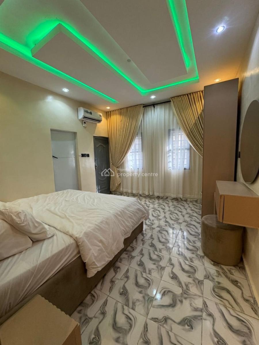 1 Bedroom, Yaba, Lagos, Mini Flat (room and Parlour) Short Let