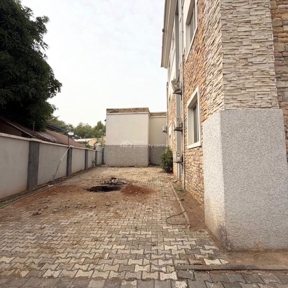 Luxury 6 Units of Spacious 3 Bedroom Apartment,ac,,bq, ,cofo, Ministers Hills. Serene & Well Secured Neighborhood, Maitama District, Abuja, Flat / Apartment for Sale
