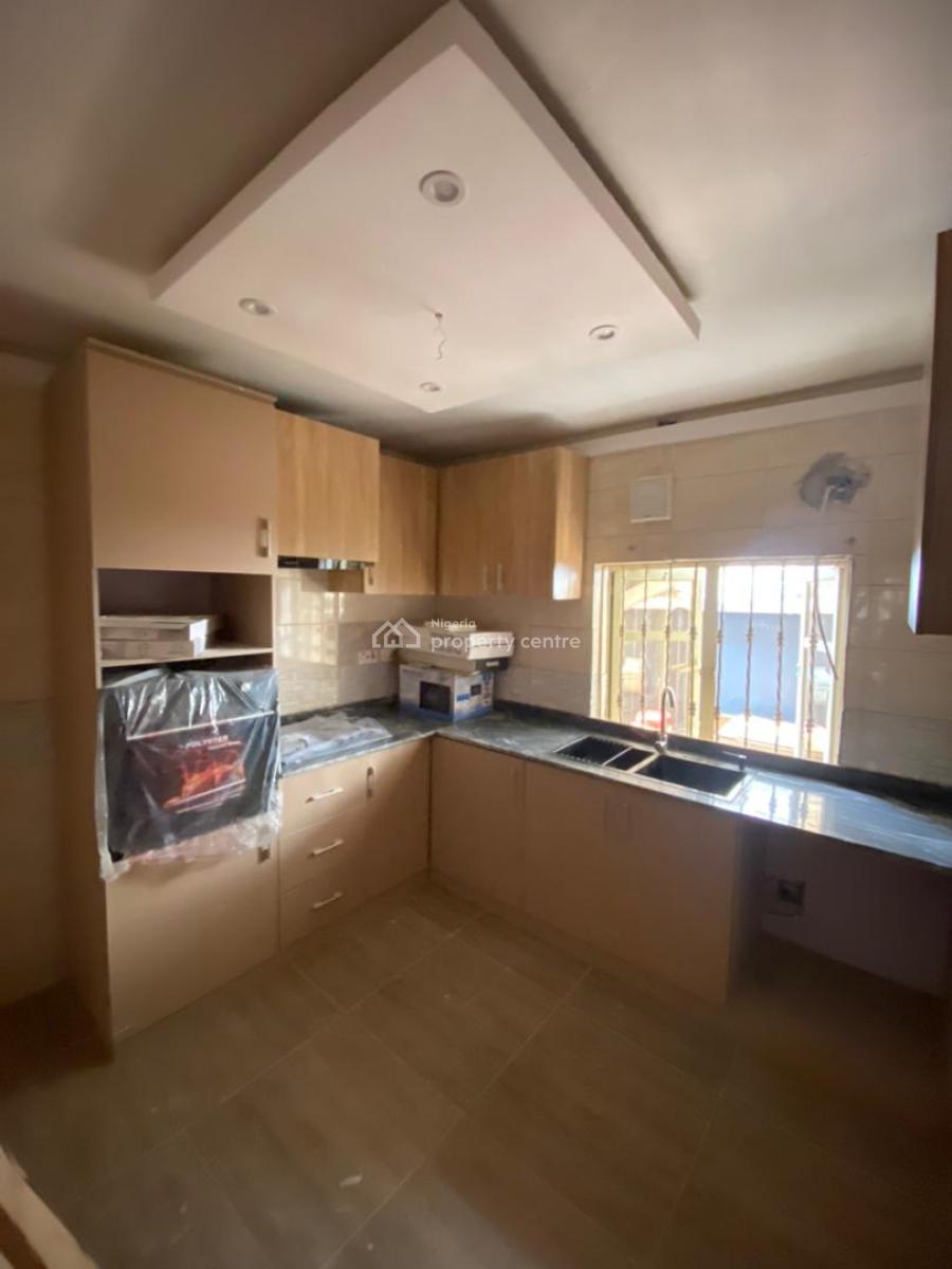 Standard 3 Bedroom Apartment, Estate Off Chevron Drive, Lekki, Lagos, Flat / Apartment for Rent