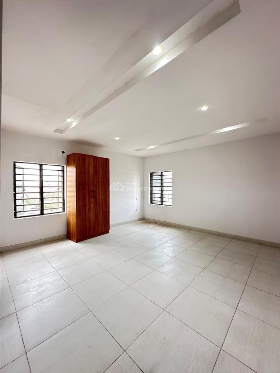 Lovely Spacious 2 Bedroom Apartment with  Pool, Elevator and Gym., Lekki Phase 1, Lekki, Lagos, Flat / Apartment for Sale