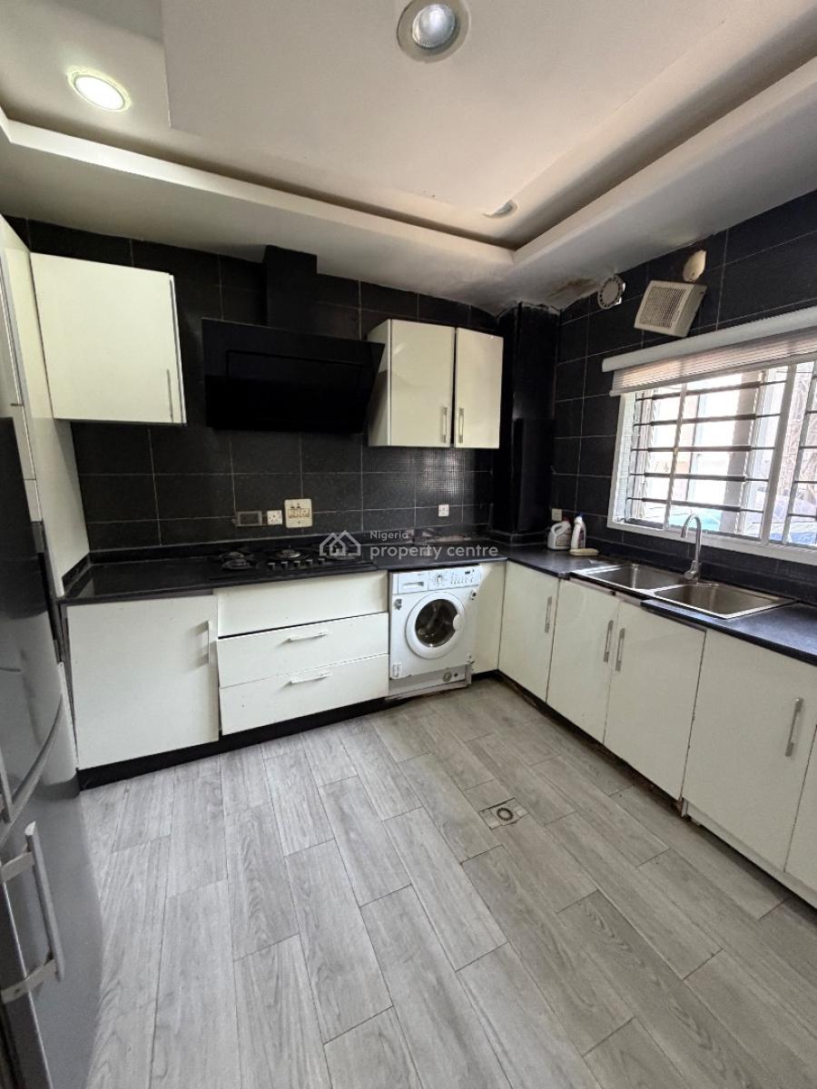 Spacious 3 Bedroom with Bq, Ologolo, Lekki, Lagos, Flat / Apartment for Rent