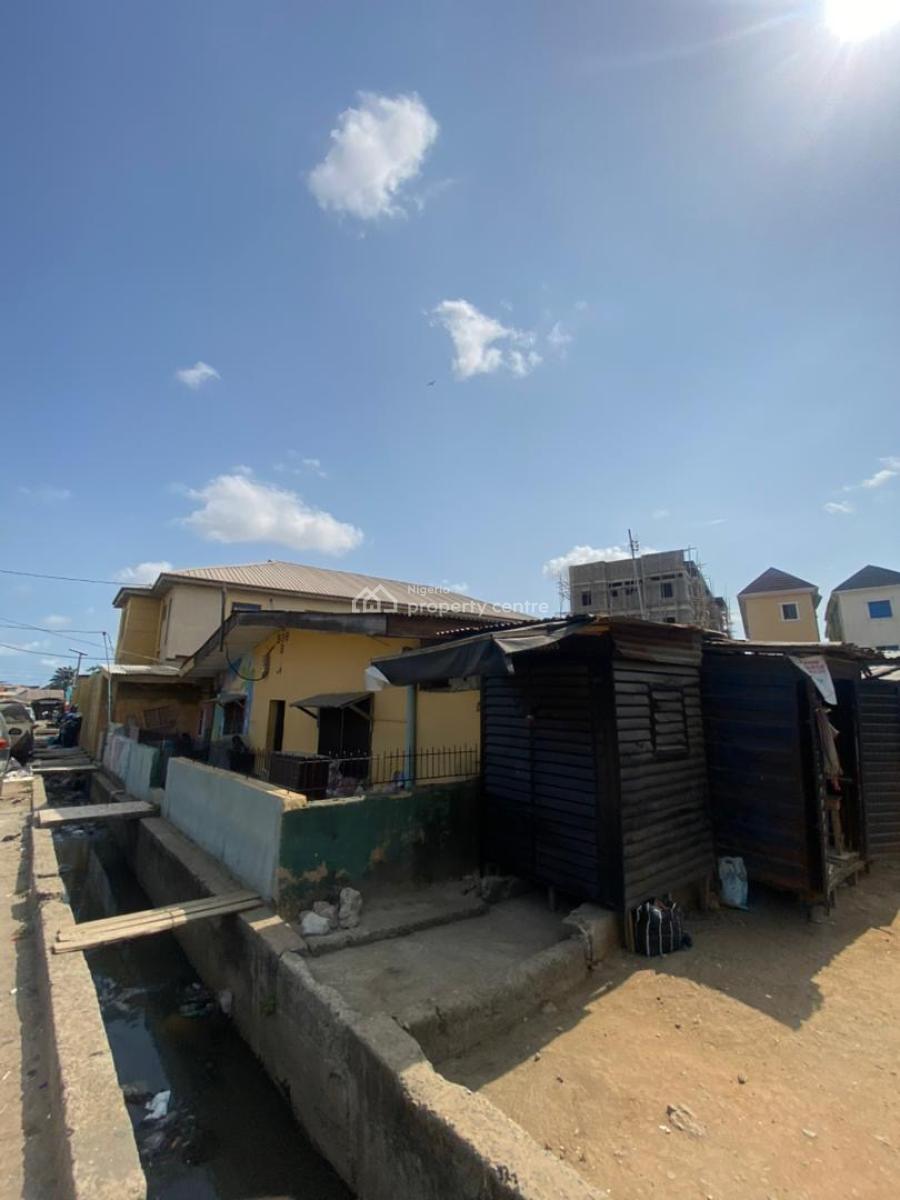 Bungalow in a Very Good Accessible Location, Off Cole Street, Itire-ikate, Surulere, Lagos, Detached Bungalow for Sale