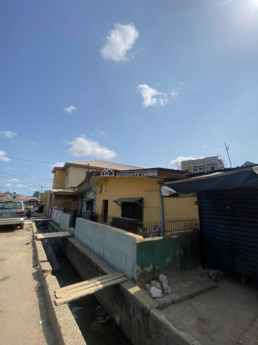 Bungalow in a Very Good Accessible Location, Off Cole Street, Itire-ikate, Surulere, Lagos, Detached Bungalow for Sale