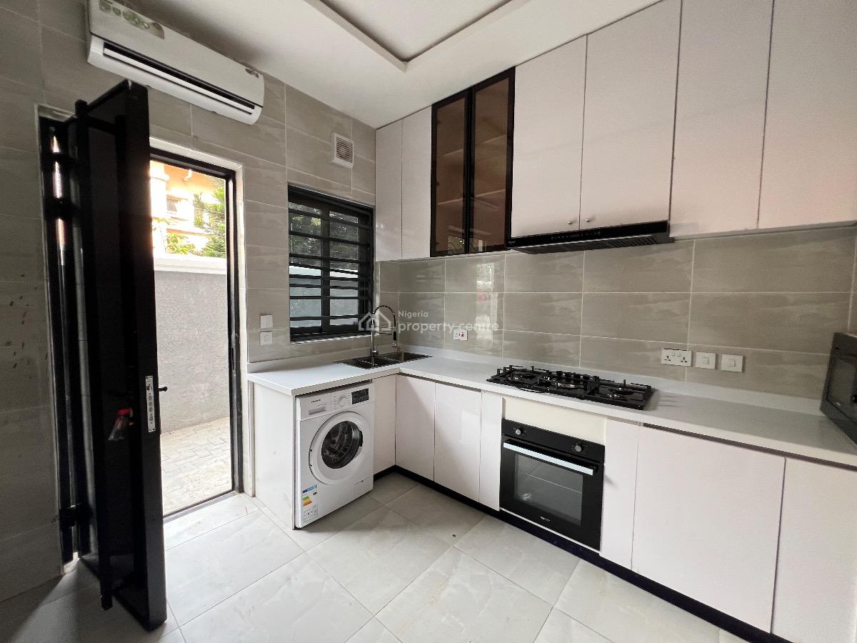 Newly Built 3bedroom Flat at Lekki Phase 1, Off Oladimeji Alo Lekki Phase 1, Lekki Phase 1, Lekki, Lagos, Flat / Apartment for Rent