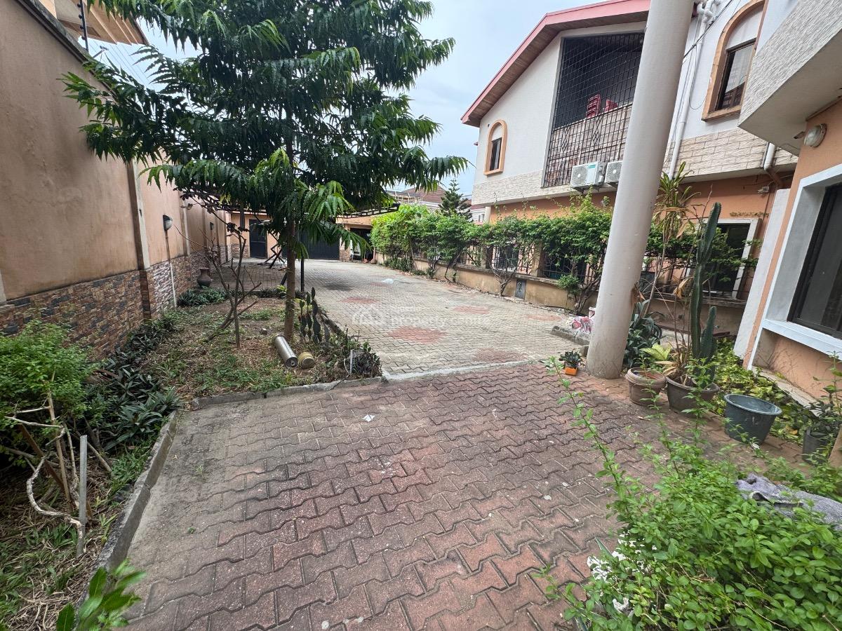 a 4 Bedroom Semi Detached Duplex with a Bq in Lekki 1, Lekki Phase 1., Lekki Phase 1, Lekki, Lagos, Semi-detached Duplex for Rent