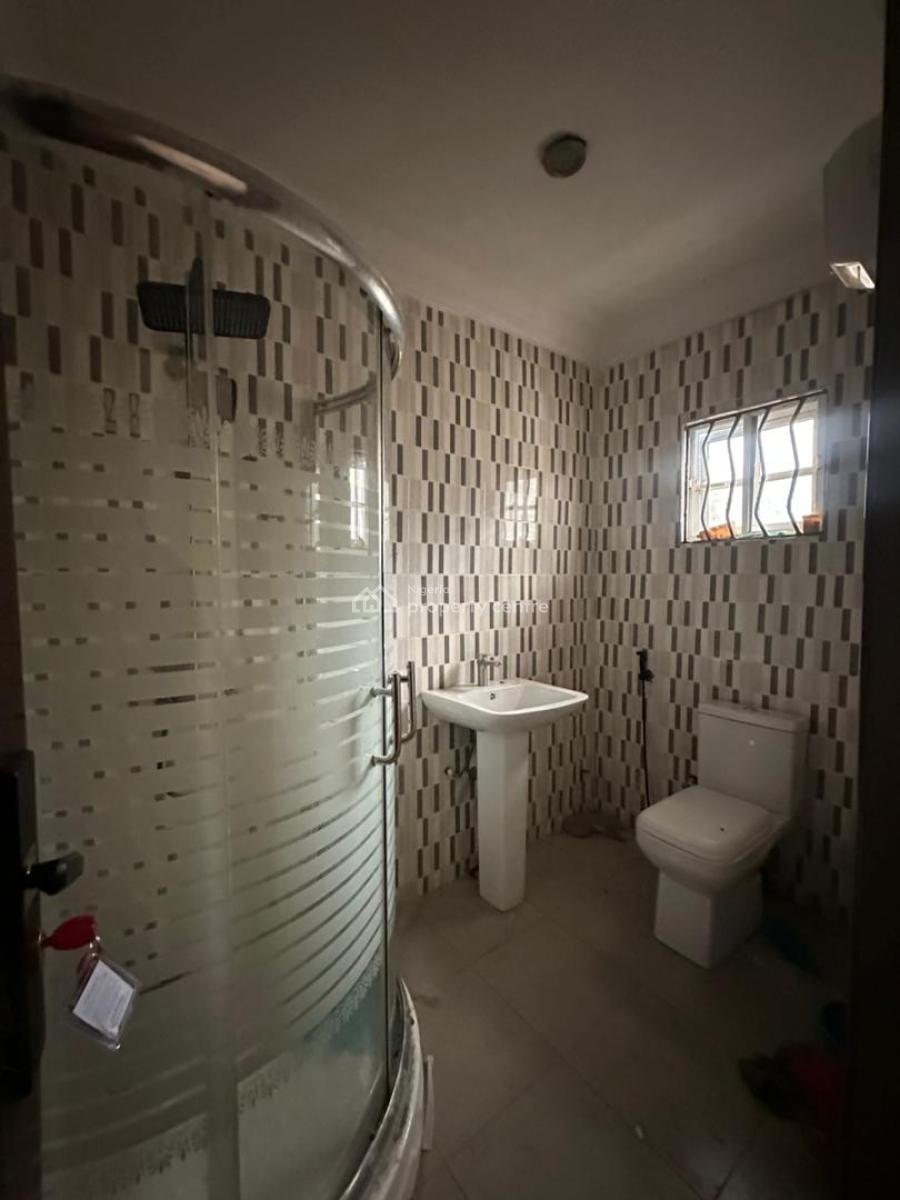 𝐖𝐄𝐋𝐋 𝐌𝐀𝐈𝐍𝐓𝐀𝐈𝐍𝐄𝐃 3 𝐁𝐄𝐃𝐑𝐎𝐎𝐌 𝐓𝐄𝐑𝐑𝐀𝐂𝐄𝐃 𝐃𝐔𝐏, Ikota, Lekki, Ikota, Lekki, Lagos, Terraced Duplex for Rent