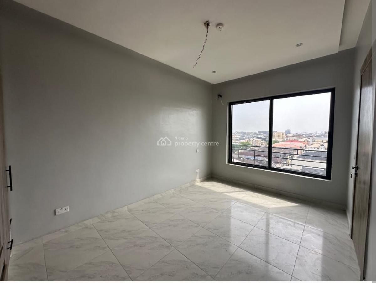 Excellent 4 Bedroom Maisonette with a Bq, Lekki Phase 1, Lekki, Lagos, Flat / Apartment for Sale