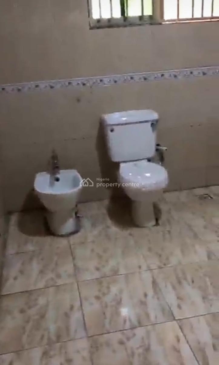 Spacious and Serviced Upstairs Mini Flat { Video}, Lekki Phase 1, Lekki, Lagos, Mini Flat (room and Parlour) for Rent