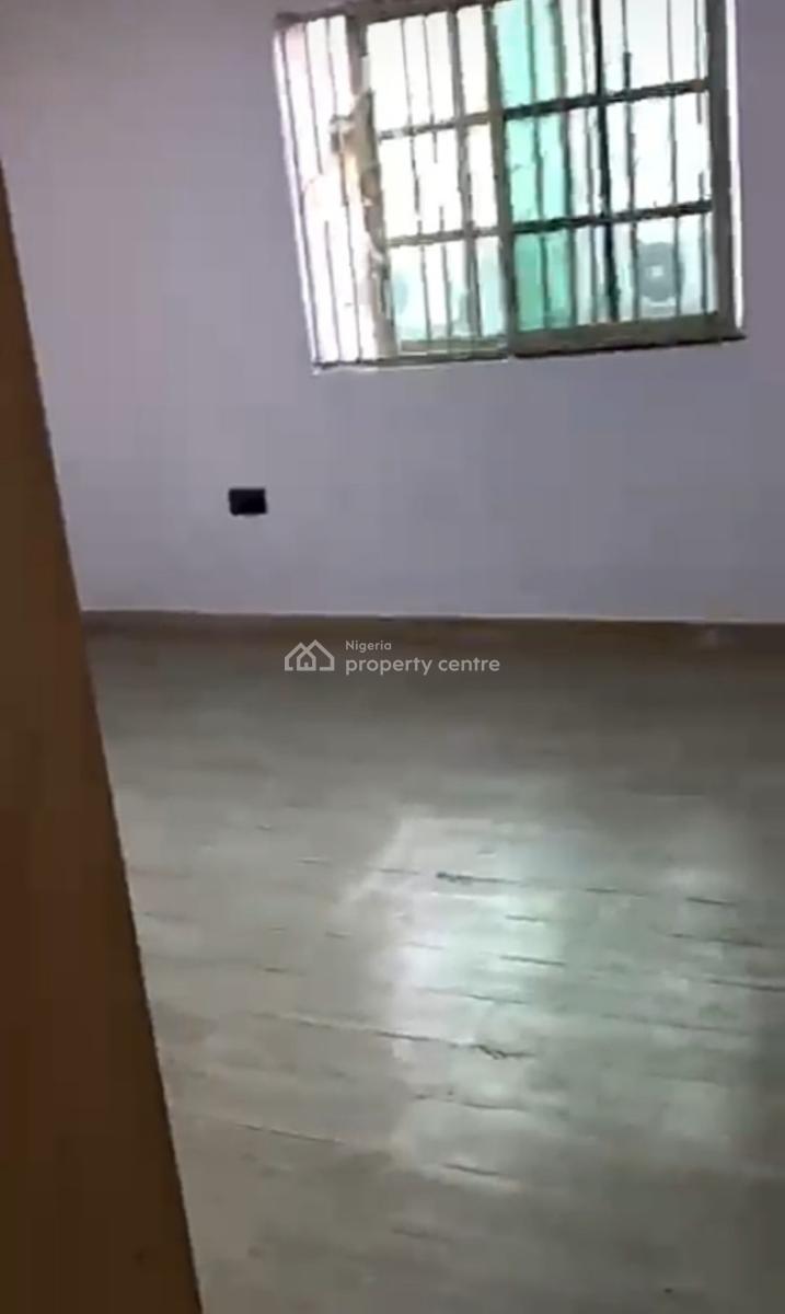 Spacious and Serviced Upstairs Mini Flat { Video}, Lekki Phase 1, Lekki, Lagos, Mini Flat (room and Parlour) for Rent