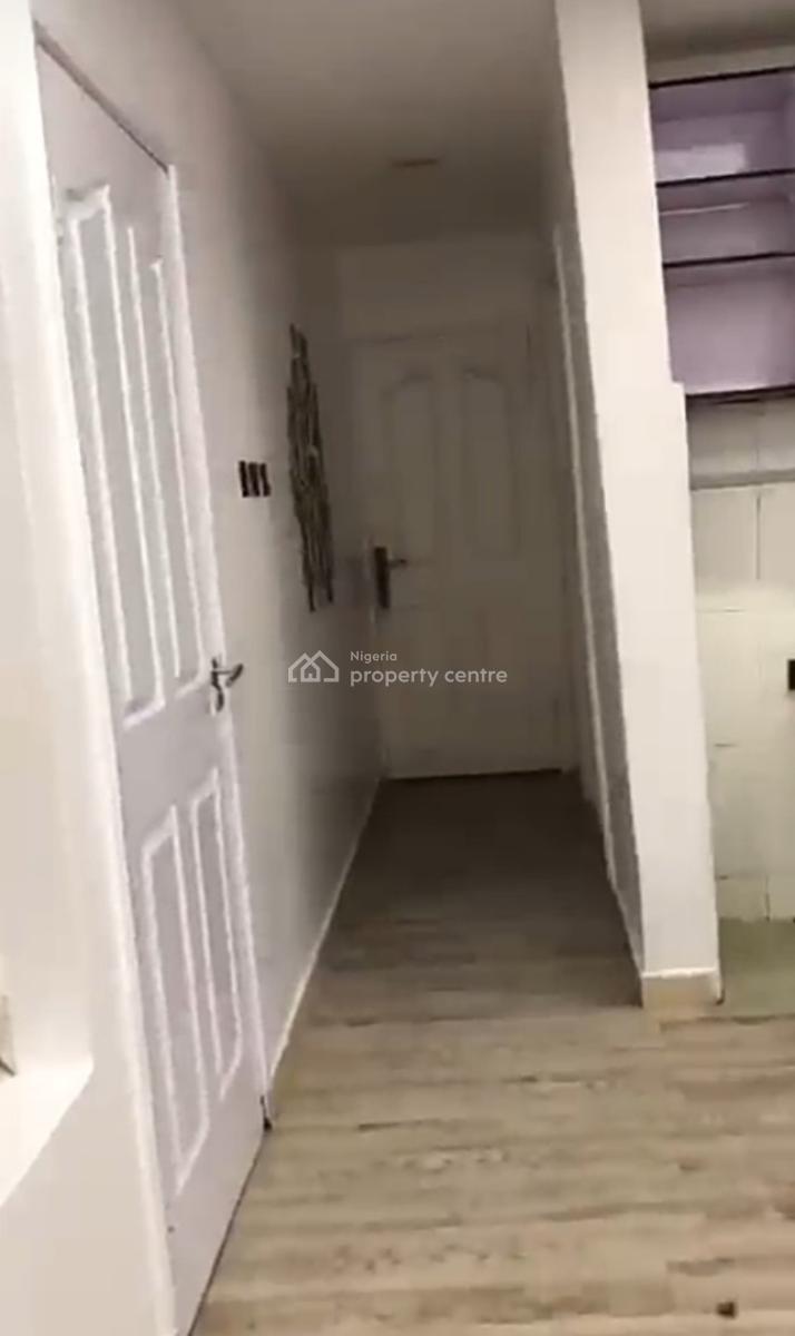 Spacious and Serviced Upstairs Mini Flat { Video}, Lekki Phase 1, Lekki, Lagos, Mini Flat (room and Parlour) for Rent