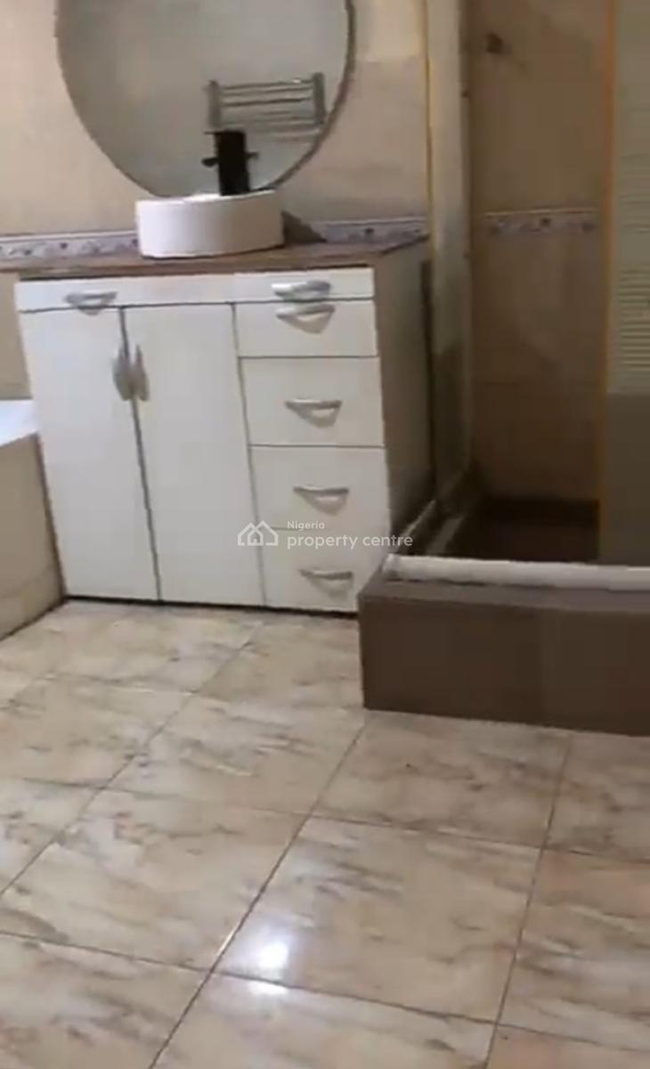 Spacious and Serviced Upstairs Mini Flat { Video}, Lekki Phase 1, Lekki, Lagos, Mini Flat (room and Parlour) for Rent