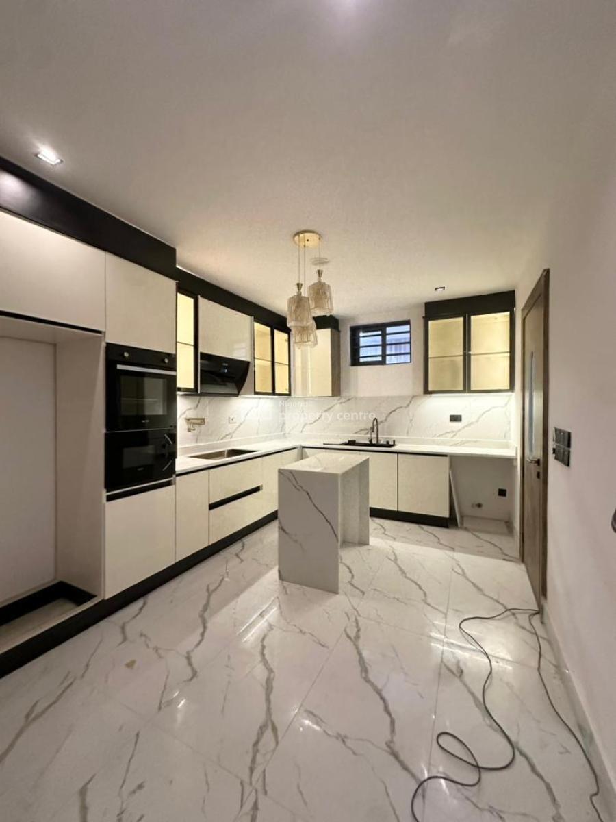 Luxurious 2 Bedroom Apartment, Lekki Phase 1, Lekki, Lagos, Flat / Apartment for Sale