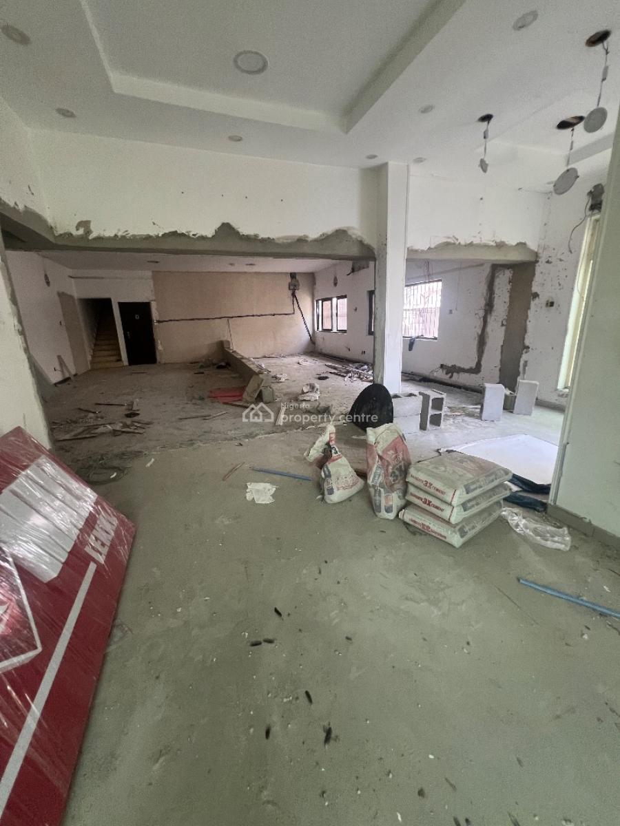 130sqm Open Plan Good for Restaurant, Lekki Phase 1, Lekki, Lagos, Restaurant / Bar for Rent