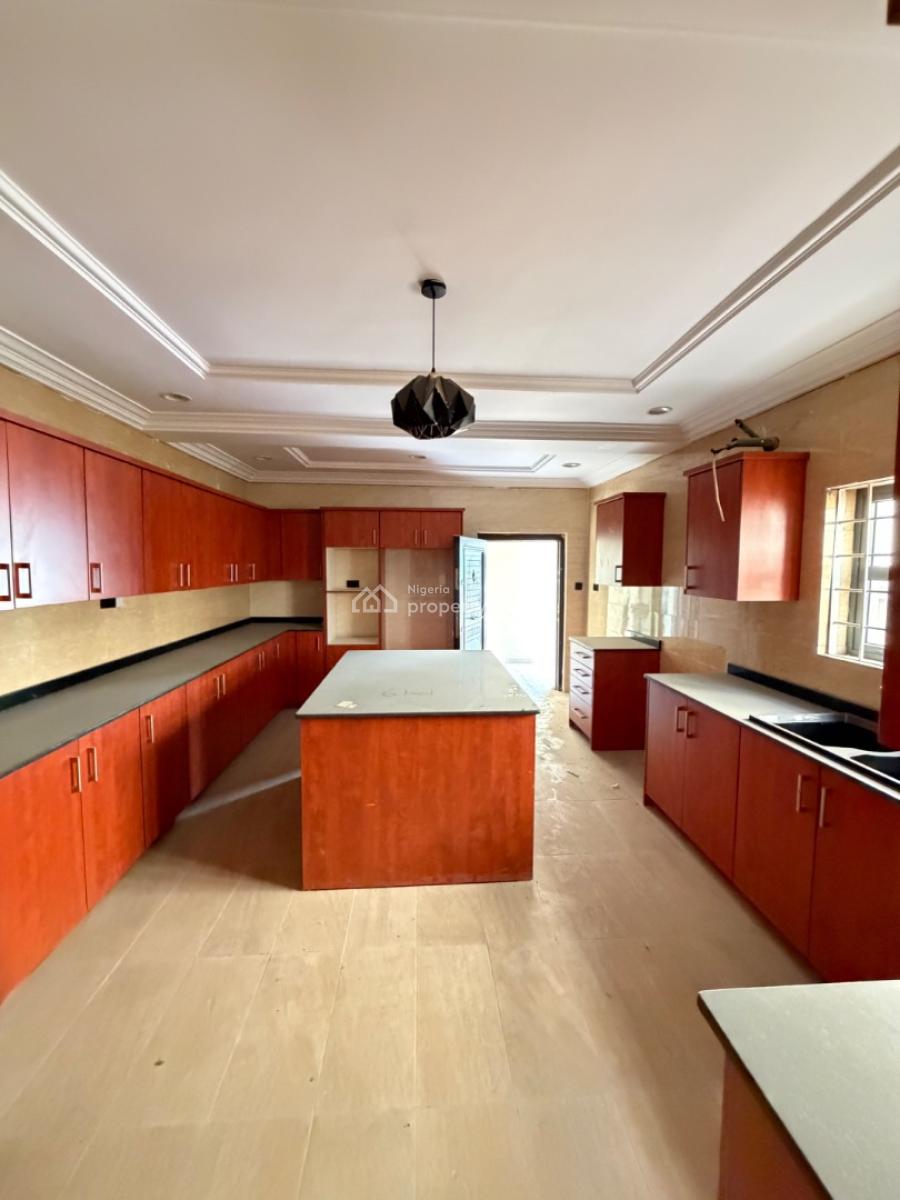 6 Bedroom Fully Detached House with Ample Space, Carlton Gate Estate Chevron, Lekki, Lagos, Detached Duplex for Sale