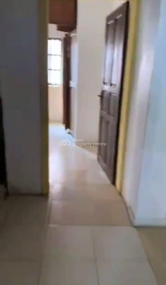 Spacious Standard Executive 3 Bedroom Apartment, Alagomeji, Yaba, Lagos, Flat / Apartment for Rent
