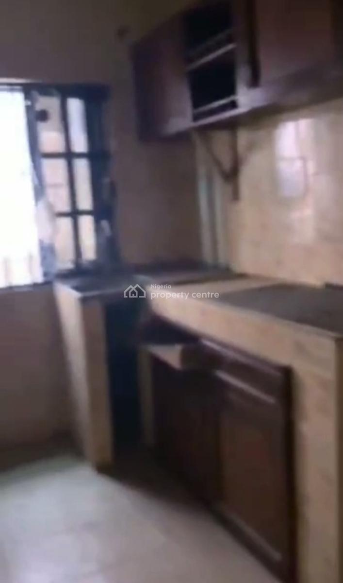 Spacious Standard Executive 3 Bedroom Apartment, Alagomeji, Yaba, Lagos, Flat / Apartment for Rent