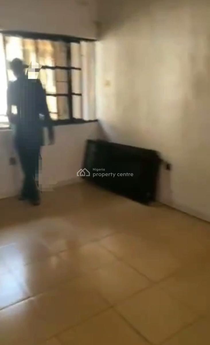 Spacious Standard Executive 3 Bedroom Apartment, Alagomeji, Yaba, Lagos, Flat / Apartment for Rent
