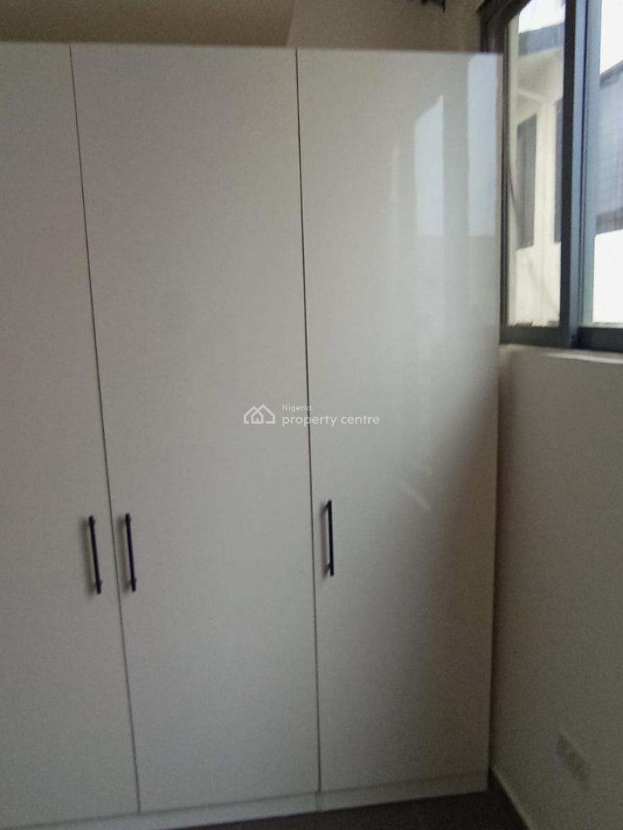 Elegant Spacious 3 Bedroom Apartment  with Bq in a Secure Estate, Lekki Phase 1, Lekki, Lagos, Flat / Apartment for Sale