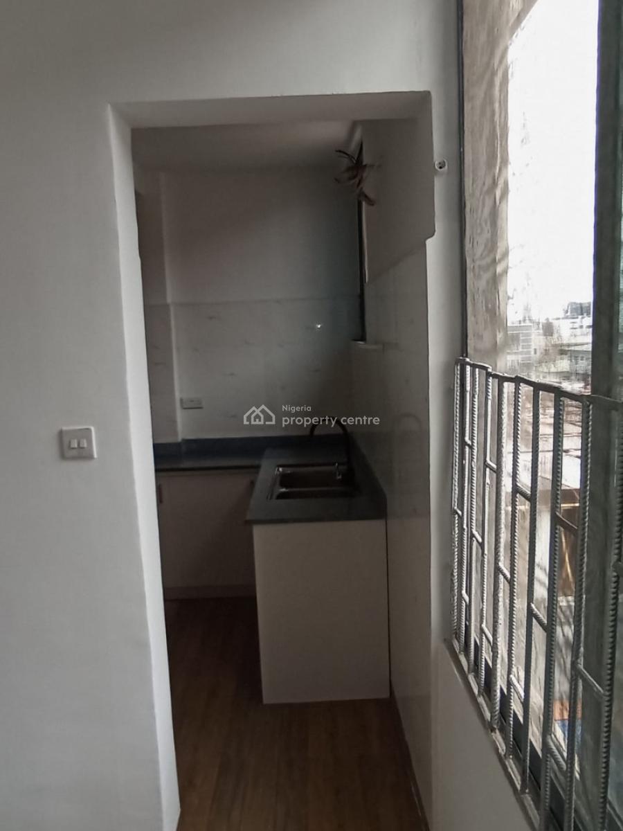 Elegant Spacious 3 Bedroom Apartment  with Bq in a Secure Estate, Lekki Phase 1, Lekki, Lagos, Flat / Apartment for Sale