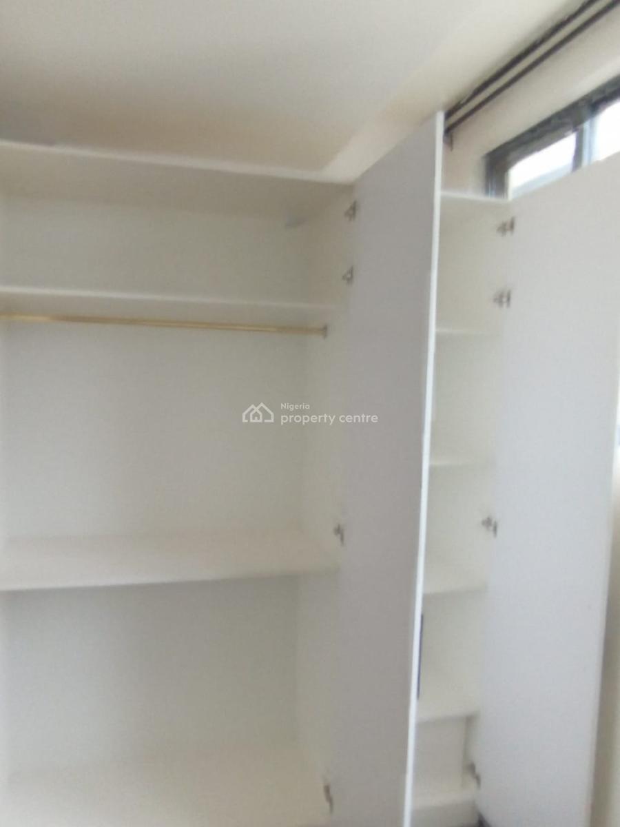 Elegant Spacious 3 Bedroom Apartment  with Bq in a Secure Estate, Lekki Phase 1, Lekki, Lagos, Flat / Apartment for Sale