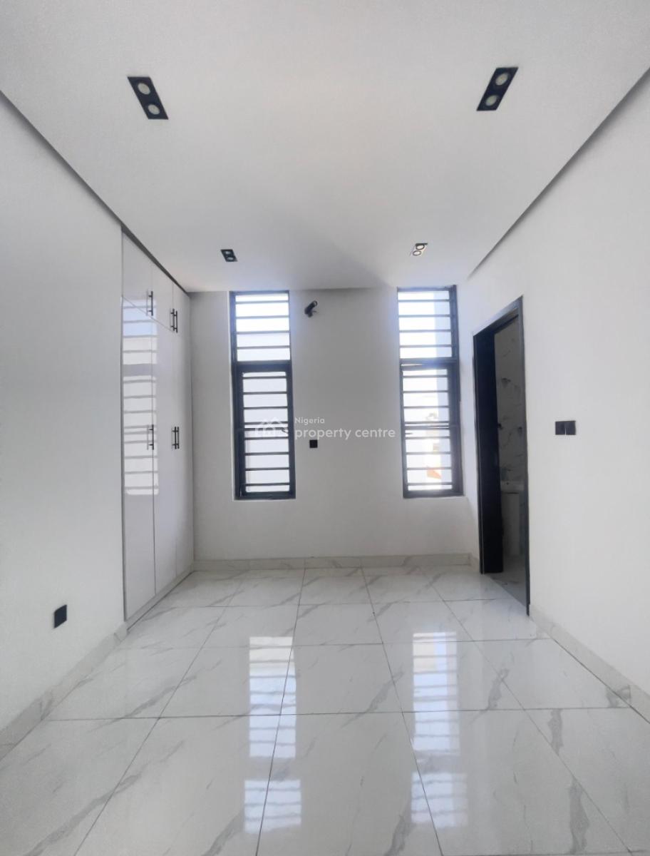 Gorgeous 2 Bedroom Apartment Suitable for Investment, Ologolo, Lekki, Lagos, Flat / Apartment for Sale