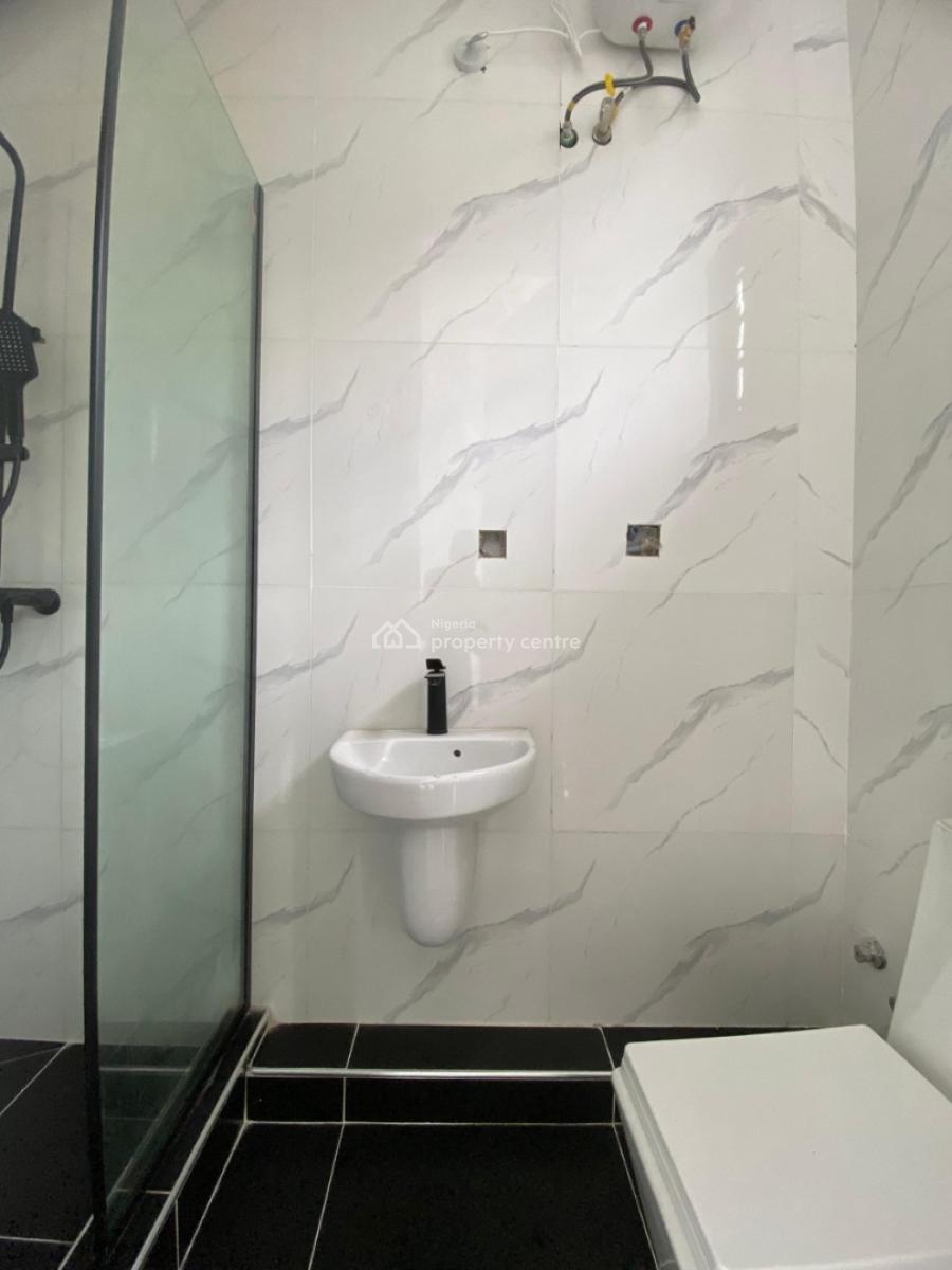 3 Bedrooms Apartment with Bq, Freedom Way, Lekki, Lagos, Flat / Apartment for Sale