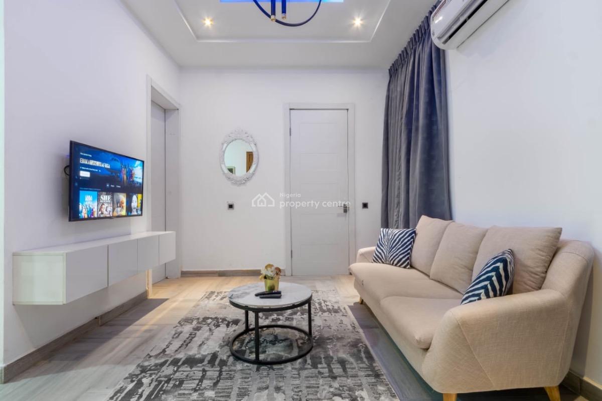 Cozy 1 Bedroom with Ps5 Console, Swimming Pool & Gym, Lekki Phase 1, Lekki, Lagos, Flat / Apartment Short Let