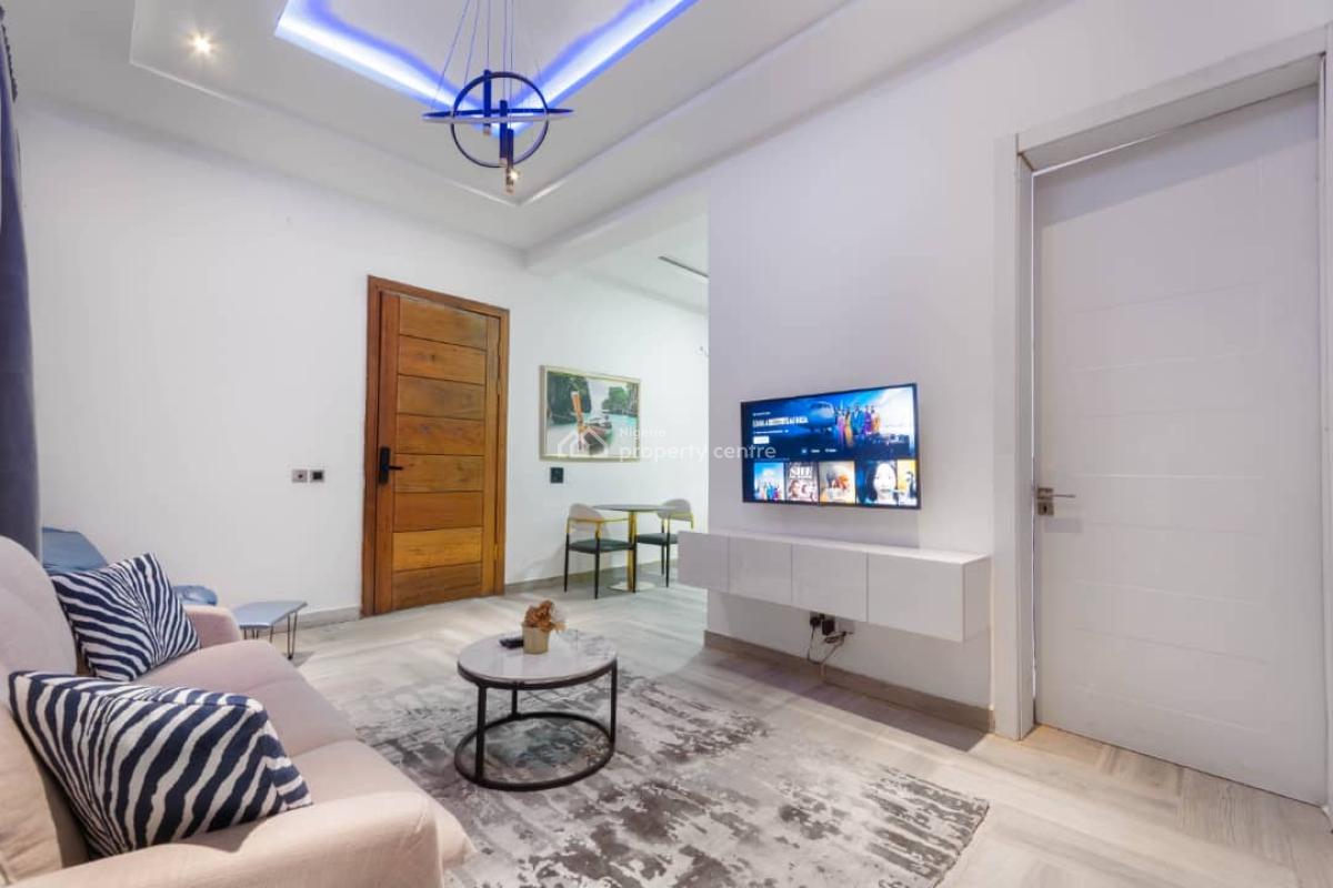 Cozy 1 Bedroom with Ps5 Console, Swimming Pool & Gym, Lekki Phase 1, Lekki, Lagos, Flat / Apartment Short Let