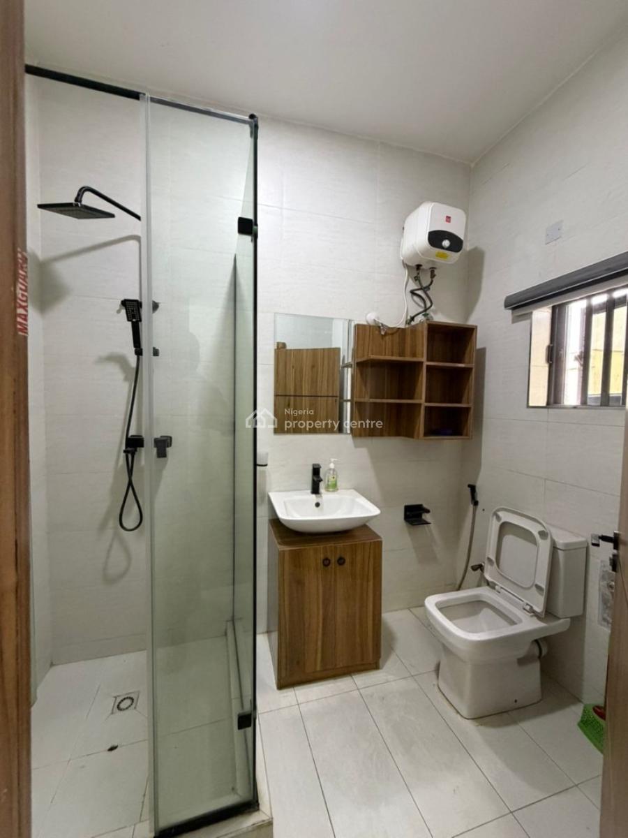 2 Bedroom with Bq  Furnished, Right Side Flood Free Zone, Lekki Phase 1, Lekki, Lagos, Flat / Apartment for Rent
