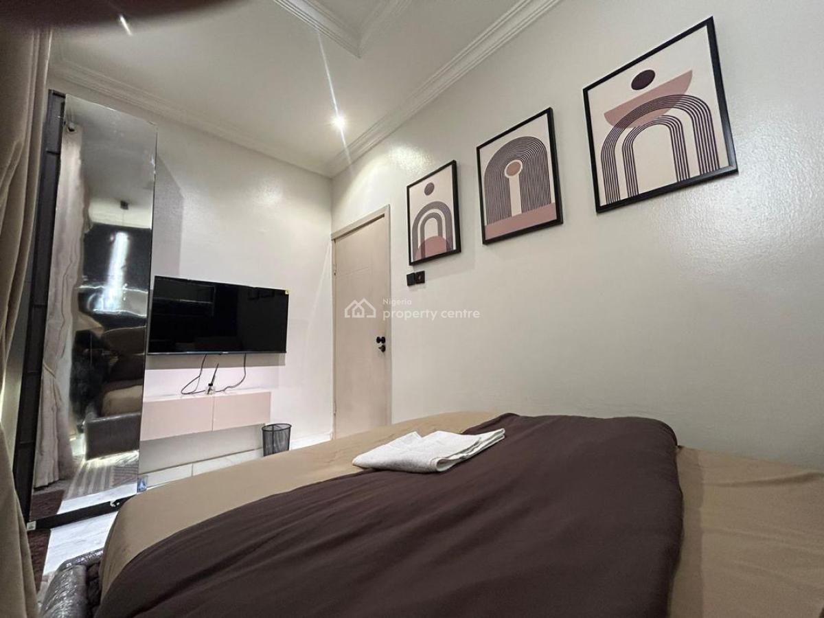 Newly Furnished 3 Bedroom Luxury Apartment 🥰 with 24hrs Light, Hand G, Lekki Phase 1, Lekki, Lagos, Flat / Apartment Short Let