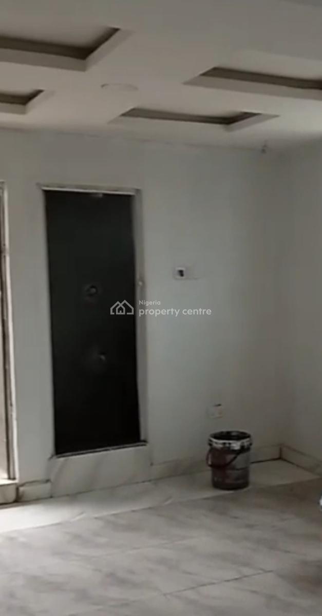 2 Bedroom Flat @ Adekunle Yaba.ent: 2.7m, a Year. Caution: 150k, Adekunle, Yaba, Lagos, Flat / Apartment for Rent