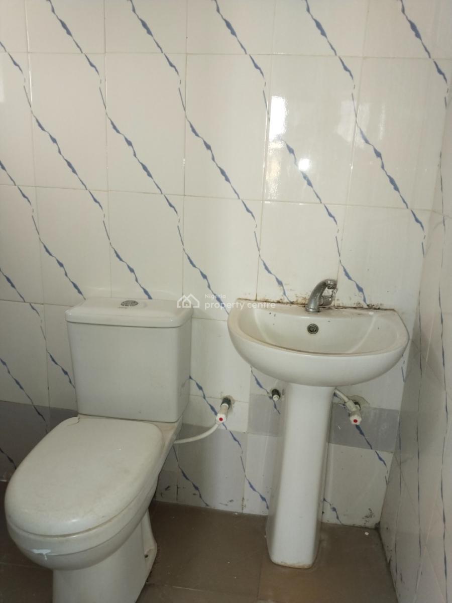 Lovely 2 Bedroom Flat, Bankole Estate, Magboro, Ogun, Flat / Apartment for Rent