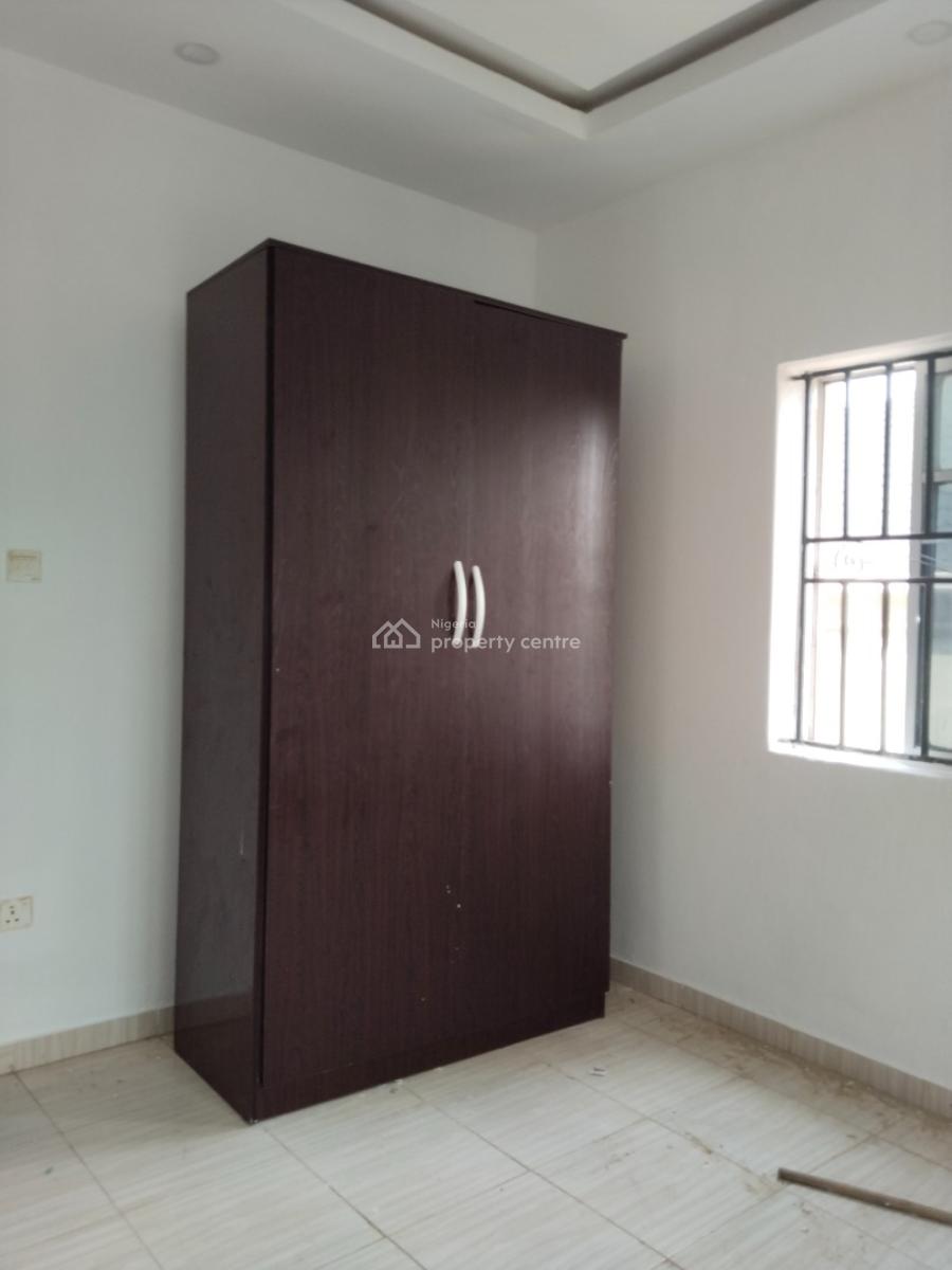 Lovely 2 Bedroom Flat, Bankole Estate, Magboro, Ogun, Flat / Apartment for Rent