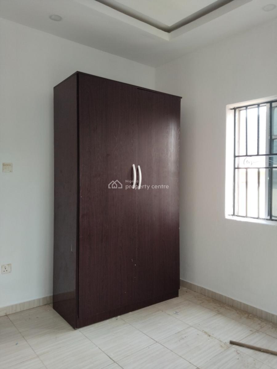 Lovely 2 Bedroom Flat, Bankole Estate, Magboro, Ogun, Flat / Apartment for Rent