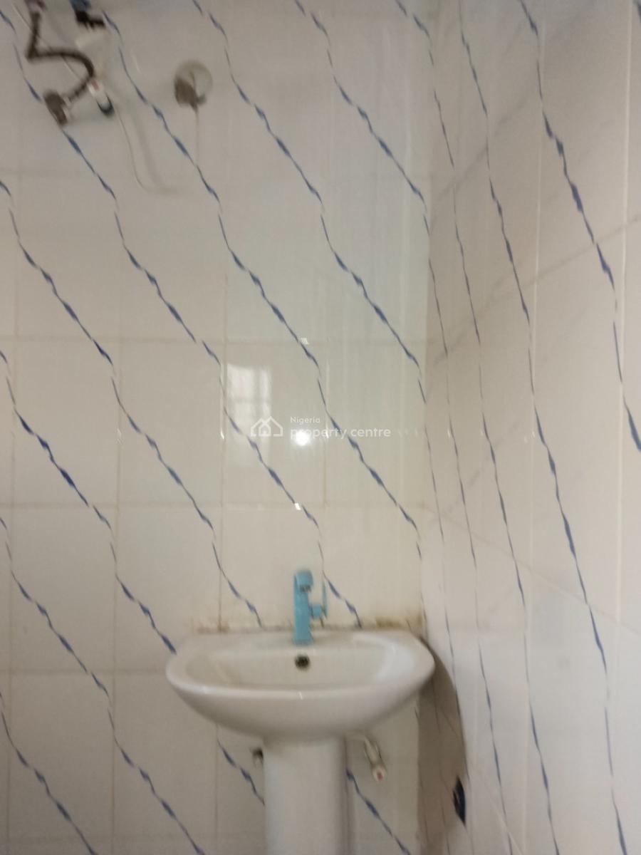 Lovely 2 Bedroom Flat, Bankole Estate, Magboro, Ogun, Flat / Apartment for Rent