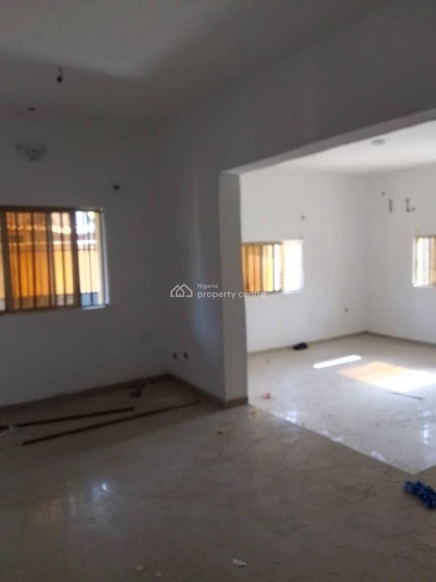 a Spacious 3 Bedroom Flat Upstairs, Thomas Estate, Ajah, Lagos, Flat / Apartment for Rent
