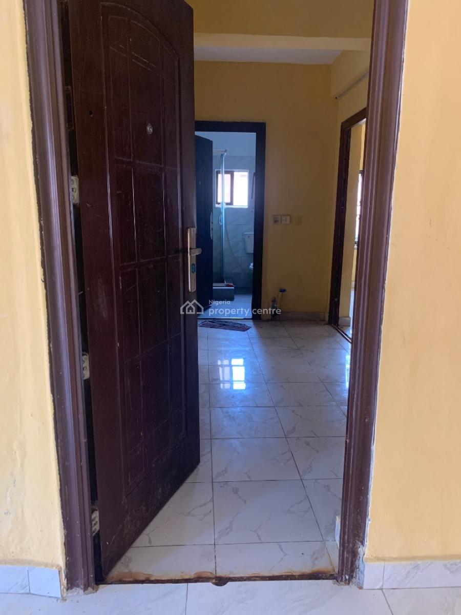 Lovely 3 Bedroom Flat, Ologolo, Lekki, Lagos, Flat / Apartment for Rent