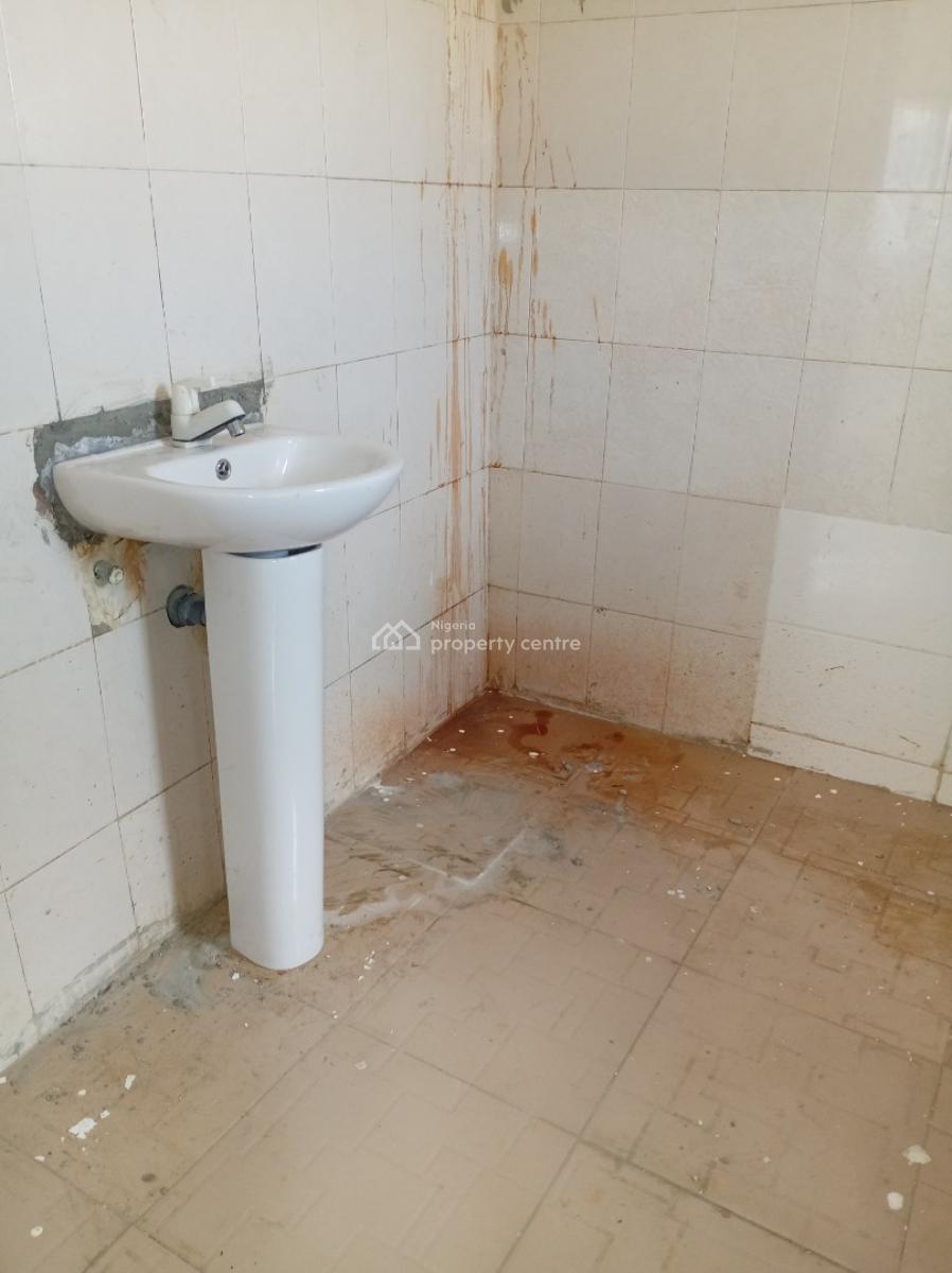 a Luxury 3 Bedroom Flat. Upstairs, Unity Estate, Badore, Ajah, Lagos, Flat / Apartment for Rent