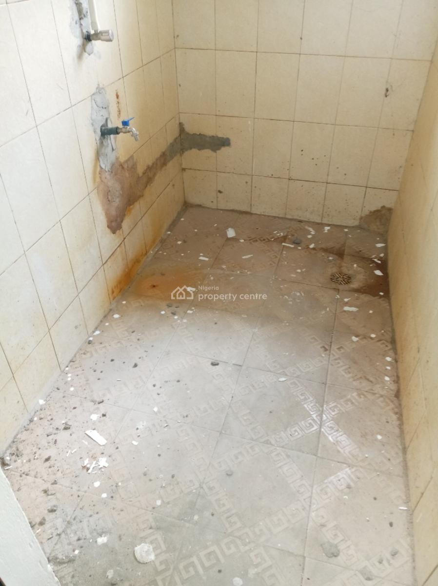 a Luxury 3 Bedroom Flat. Upstairs, Unity Estate, Badore, Ajah, Lagos, Flat / Apartment for Rent