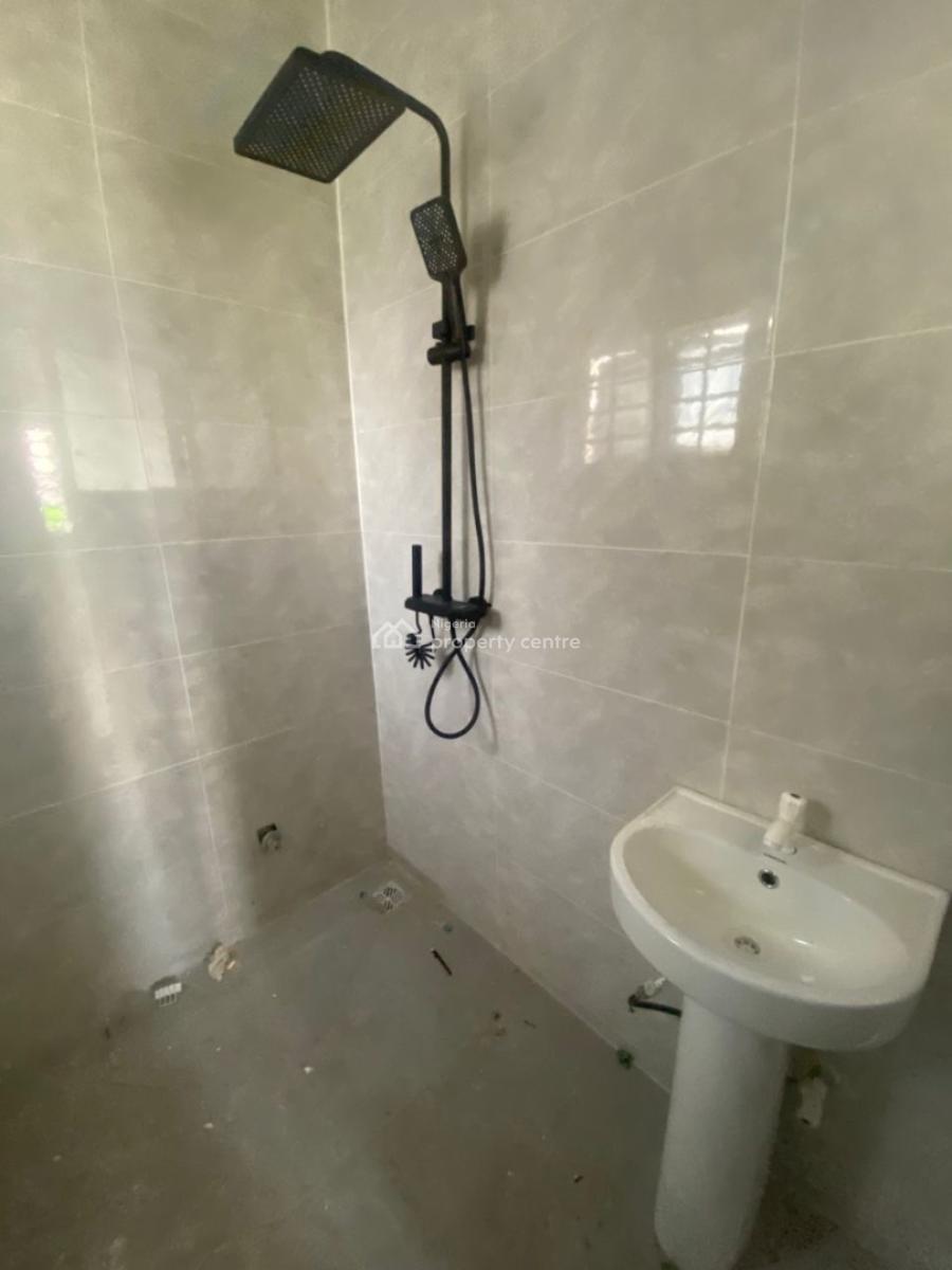 Excellent  2 Bedroom (with Miniflat), Ologolo, Lekki, Lagos, Flat / Apartment for Rent