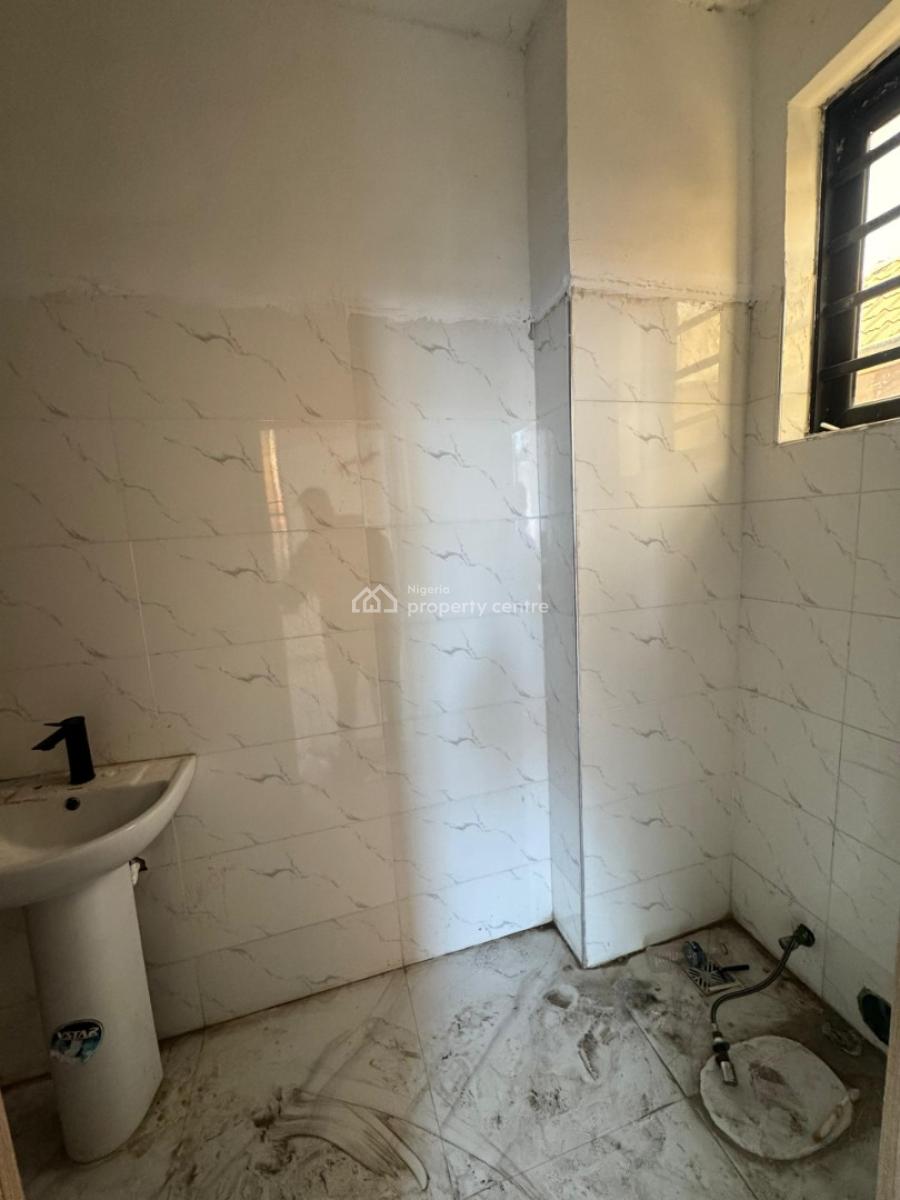 Well Maintained 2  Bedroom Apartment, Ikate, Lekki, Lagos, Flat / Apartment for Rent