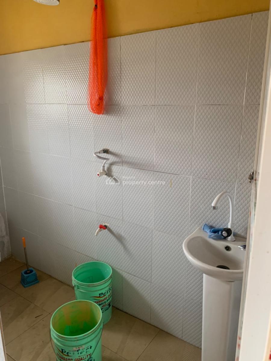 Spacious 2 Bedroom Apartment, Gra Phase 1, Magodo, Lagos, Flat / Apartment for Rent