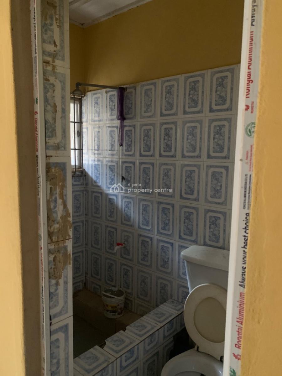 Spacious 2 Bedroom Apartment, Gra Phase 1, Magodo, Lagos, Flat / Apartment for Rent