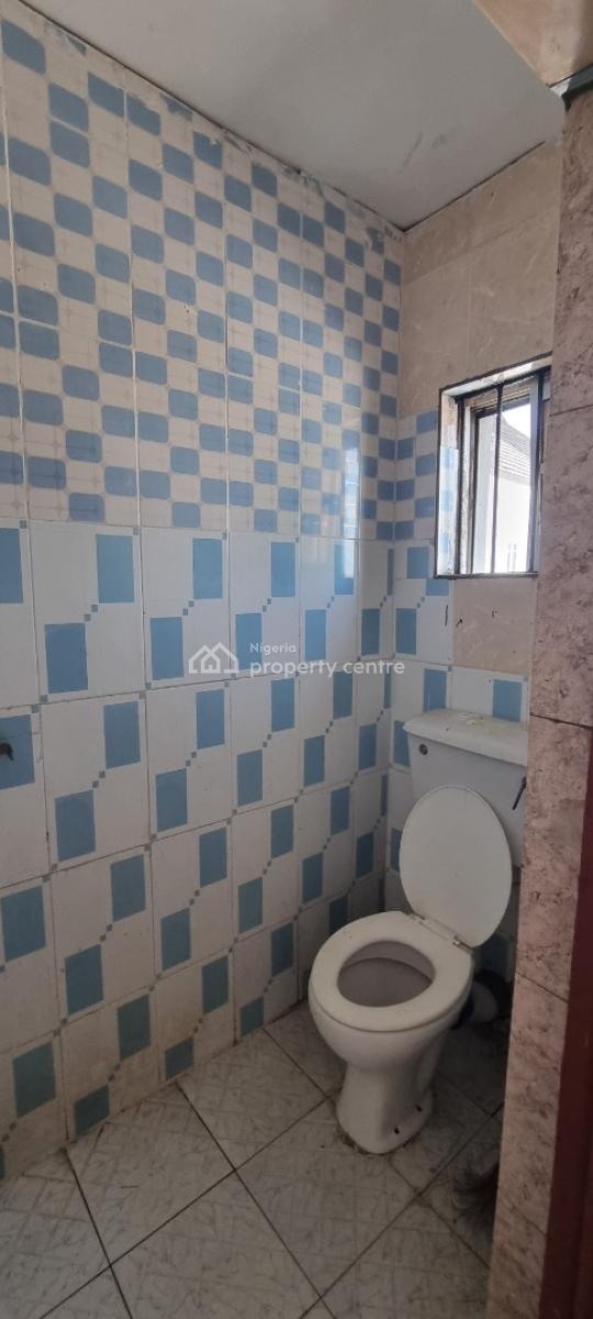 Well Maintained Spacious 3 Bedroom Flat Upstair with All Rooms En-suite, Okun-ajah Eti-osa, Ajah, Lagos, Flat / Apartment for Rent