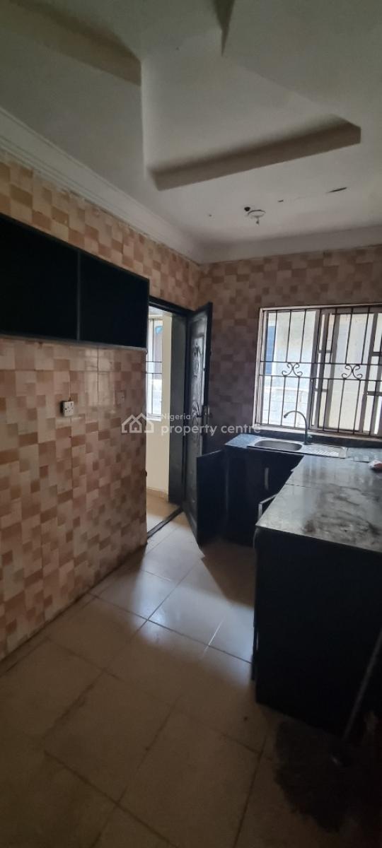 Well Maintained Spacious 3 Bedroom Flat Upstair with All Rooms En-suite, Okun-ajah Eti-osa, Ajah, Lagos, Flat / Apartment for Rent