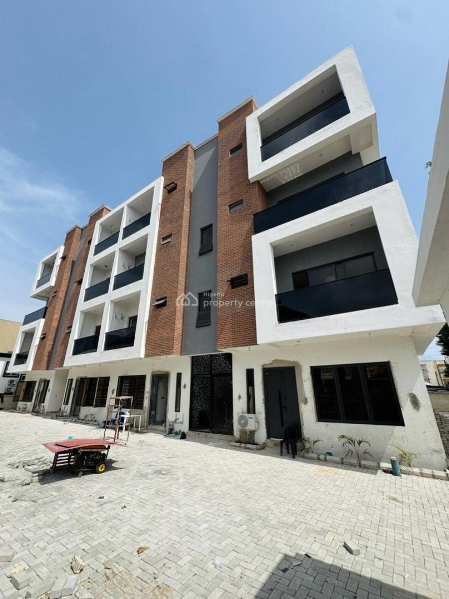 Spacious 3 Bedroom Mansonatt with Bq, Lekki Phase 1, Lekki, Lagos, Flat / Apartment for Sale