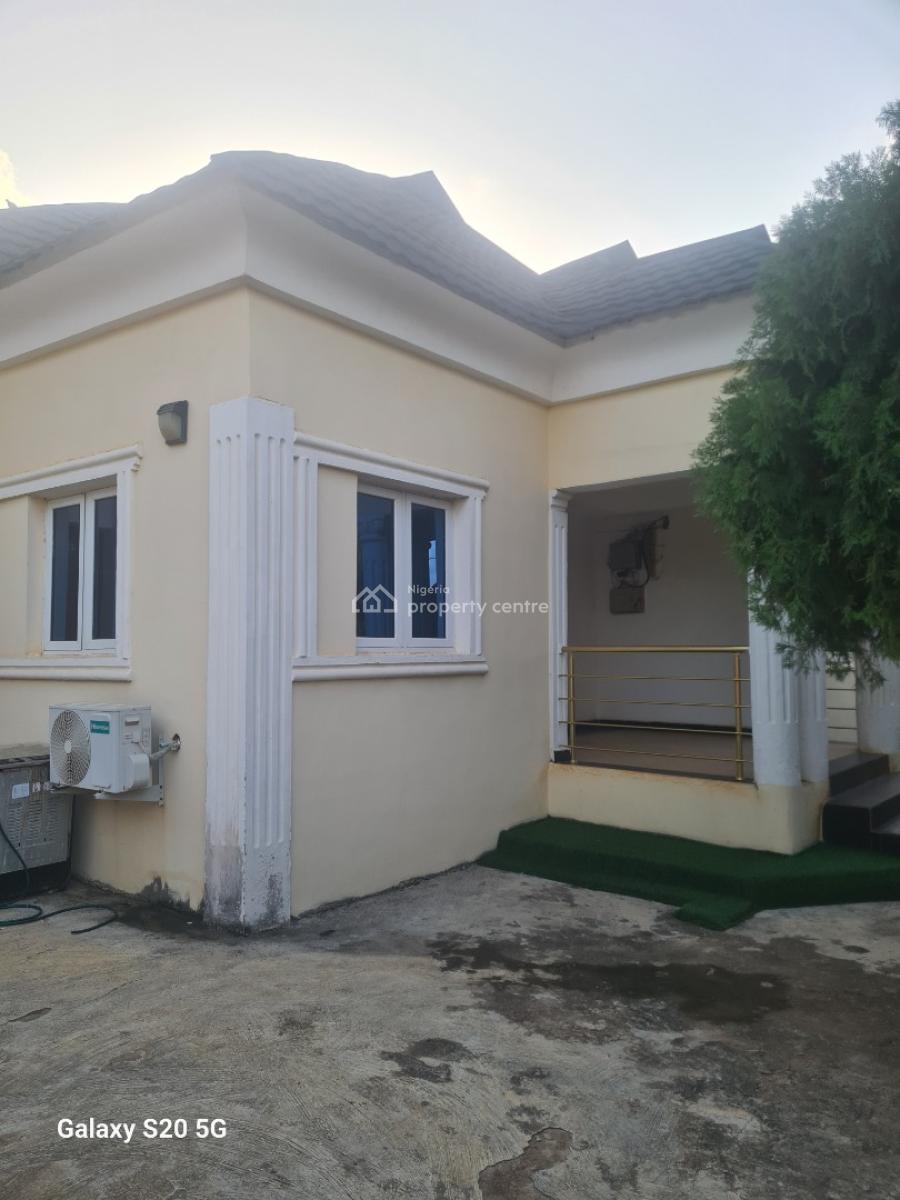 Executive 6 Bedrooms Bungalow, Radio Estate, Off Awolowo Road, Ikorodu, Lagos, Detached Bungalow for Sale